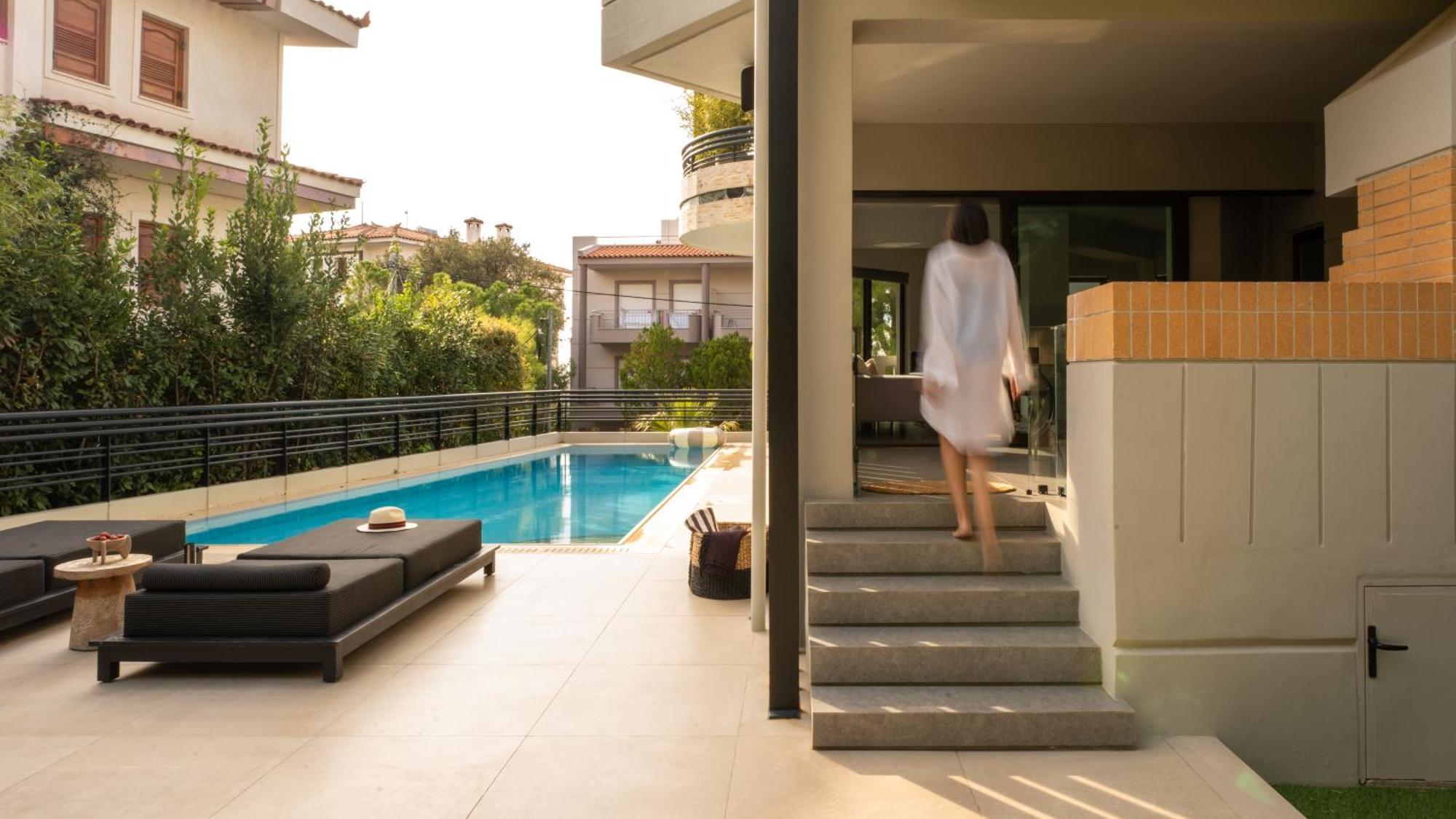 Sol - Private Pool Gym Glyfada Apartment